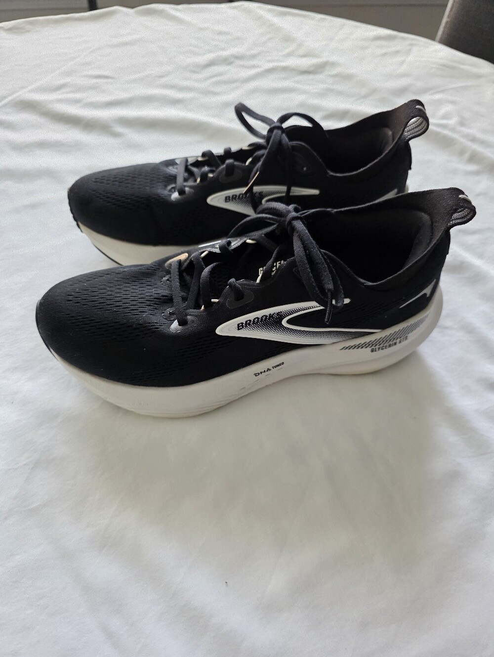 Brooks Glycerin 22 Running Shoes Black And White Size 9